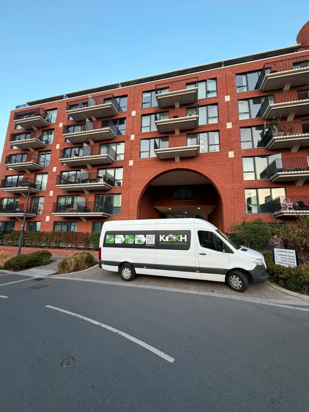 KXH Storage and Logistics warehouse team in London